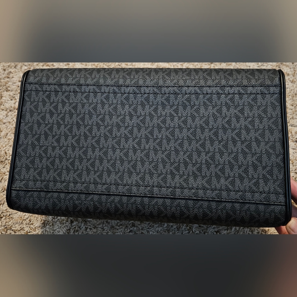 Michael Kors Black Duffle Bag 🖤 - Picture 6 of 16